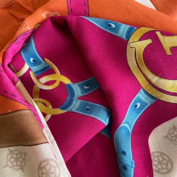 GUESS scarf with chain design orange pink - Picture 7 of 16